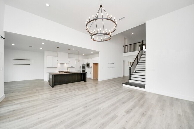 Building Photo - 10235 Forest Lake Dr
