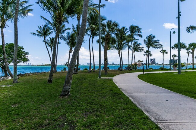 Building Photo - 2001 Biscayne Blvd