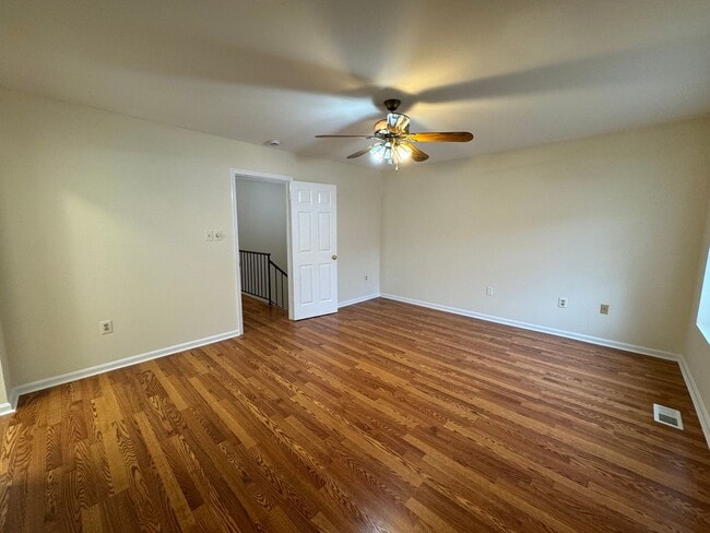 Building Photo - Well-Maintained 3 Bed 3.5 Bath Townhome Wi...
