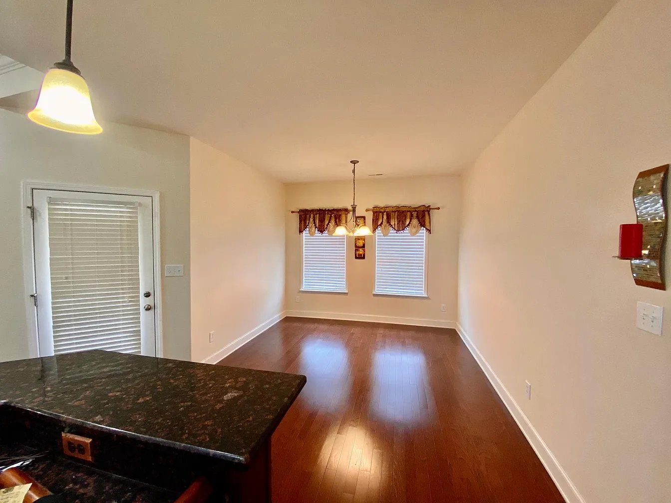 Building Photo - 115 Woodvale Dr