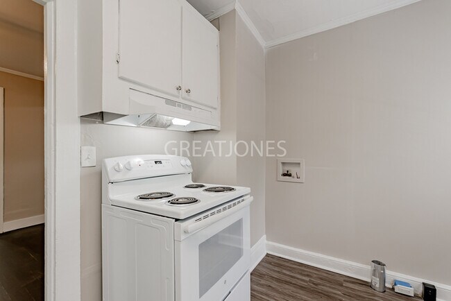 Building Photo - 906 Rosedale Arch