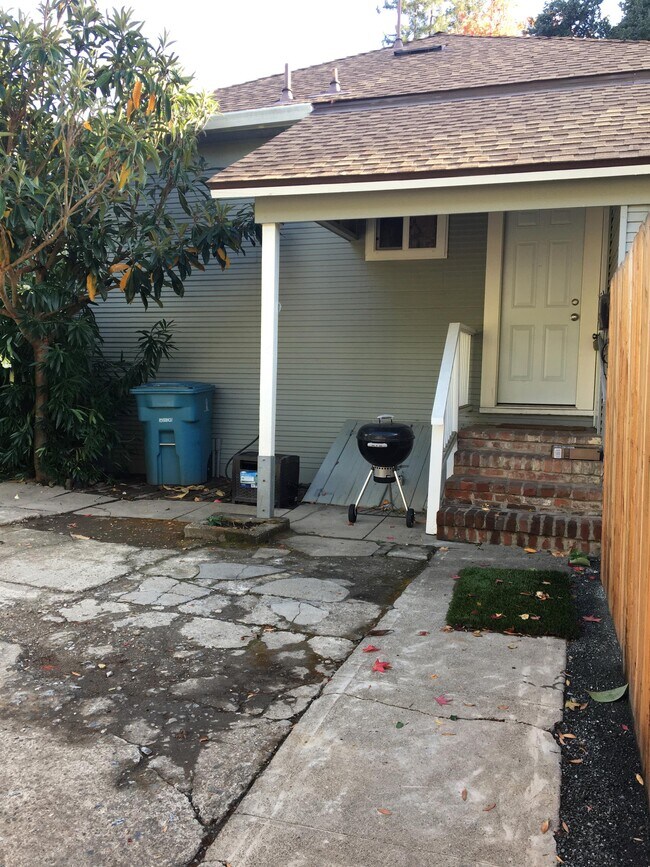 Building Photo - 853 Channing Ave