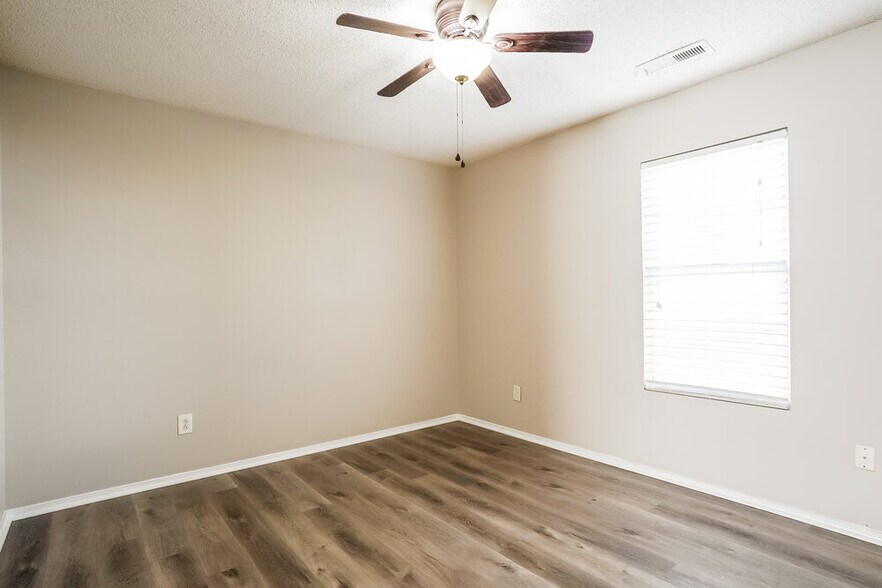 Building Photo - 3012 Van Dorn Rd