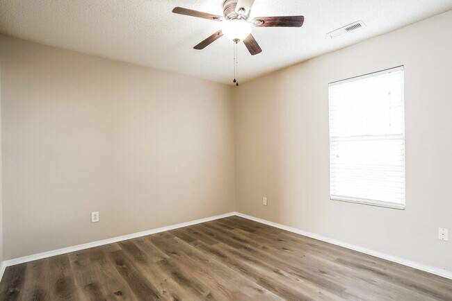 Building Photo - 3012 Van Dorn Rd