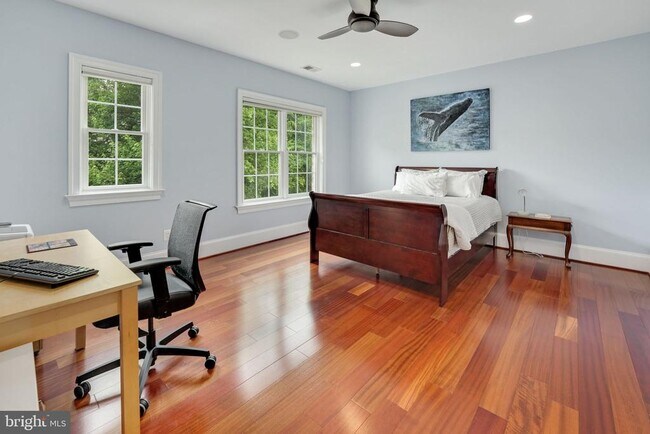 Building Photo - 2233 Van Buren Ct