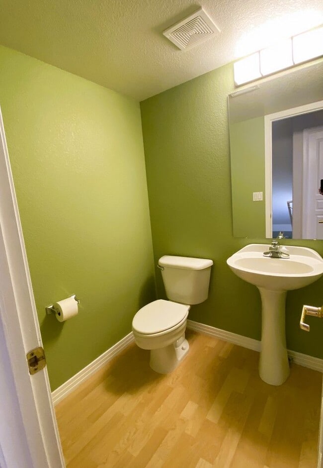 Building Photo - Well located 2+ bedroom townhome