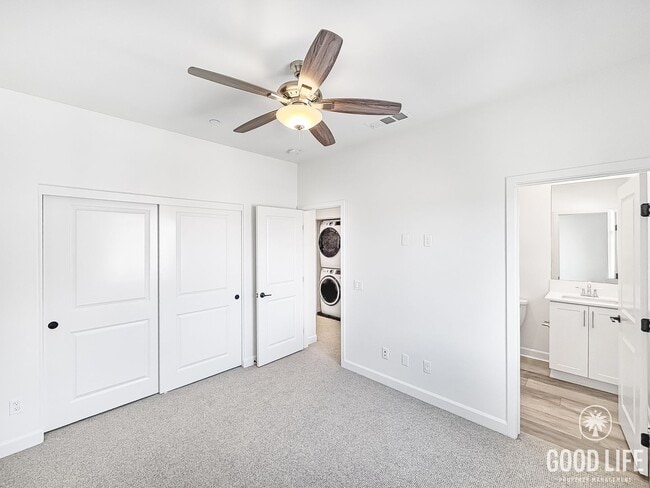 Building Photo - Stunning 3B/3BA Townhome in Oceanside!