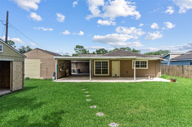 Building Photo - 10906 Keese Dr