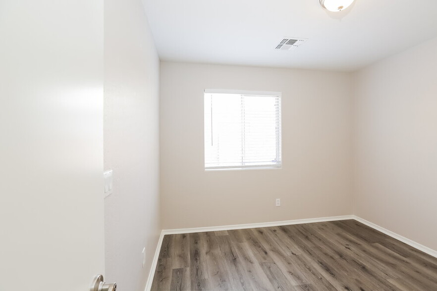 Building Photo - 3429 S 95th Dr