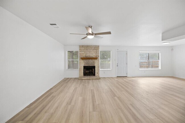 Building Photo - 8703 Cretys Cove
