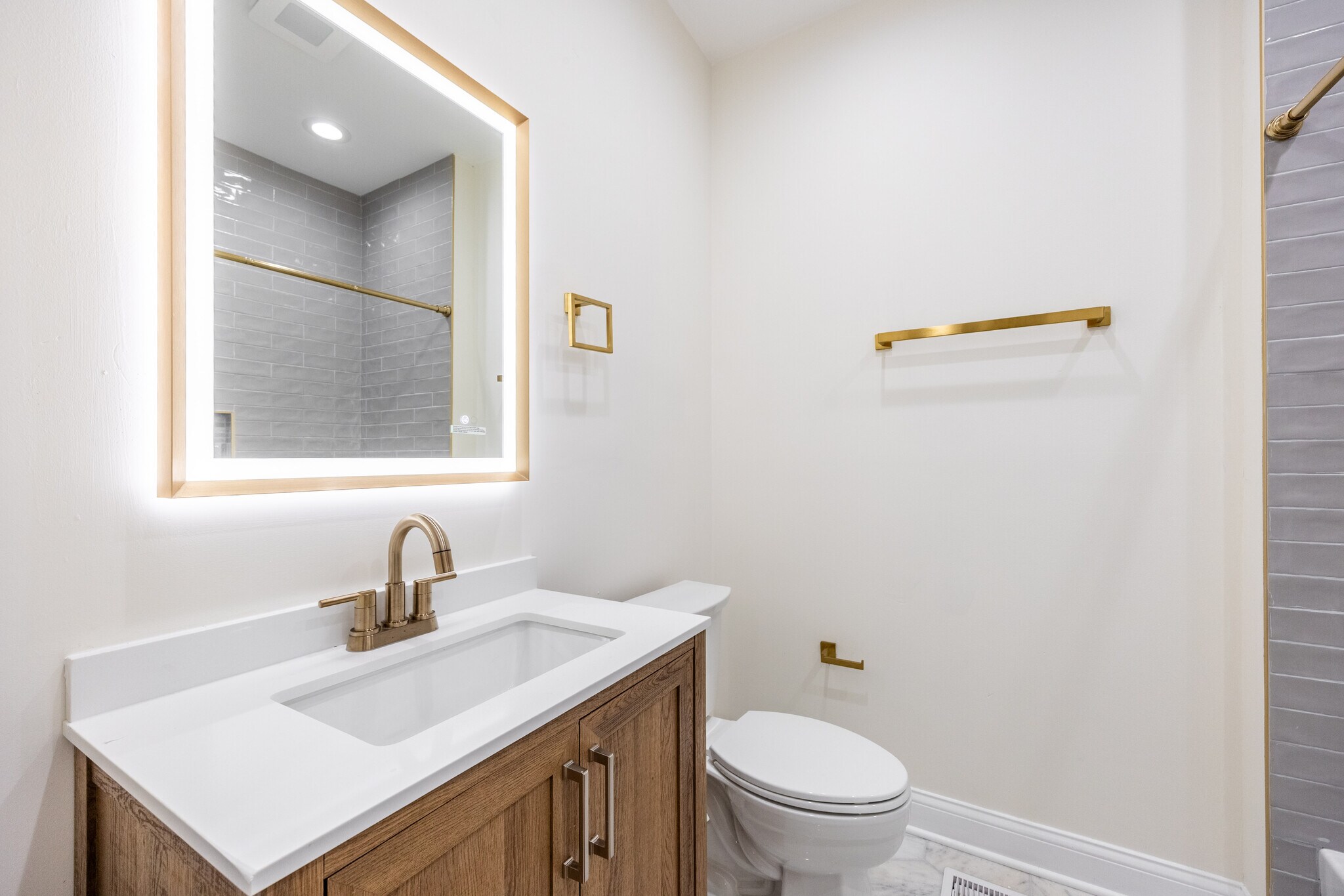 Building Photo - 4636 N Hamilton Ave