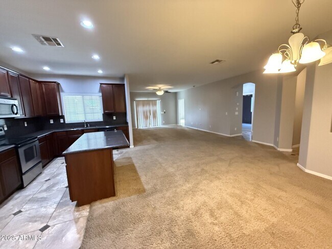 Building Photo - 1057 S Sacramento Pl