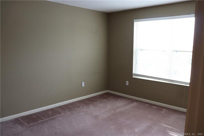 Building Photo - 20 Firethorn Dr