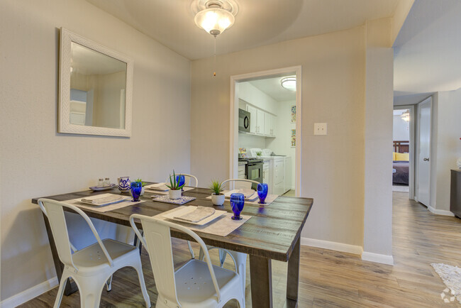 Dining Area - Bend at Oak Forest