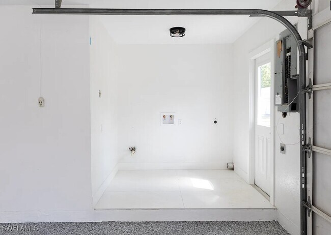 Building Photo - 5588 Wendy Ln