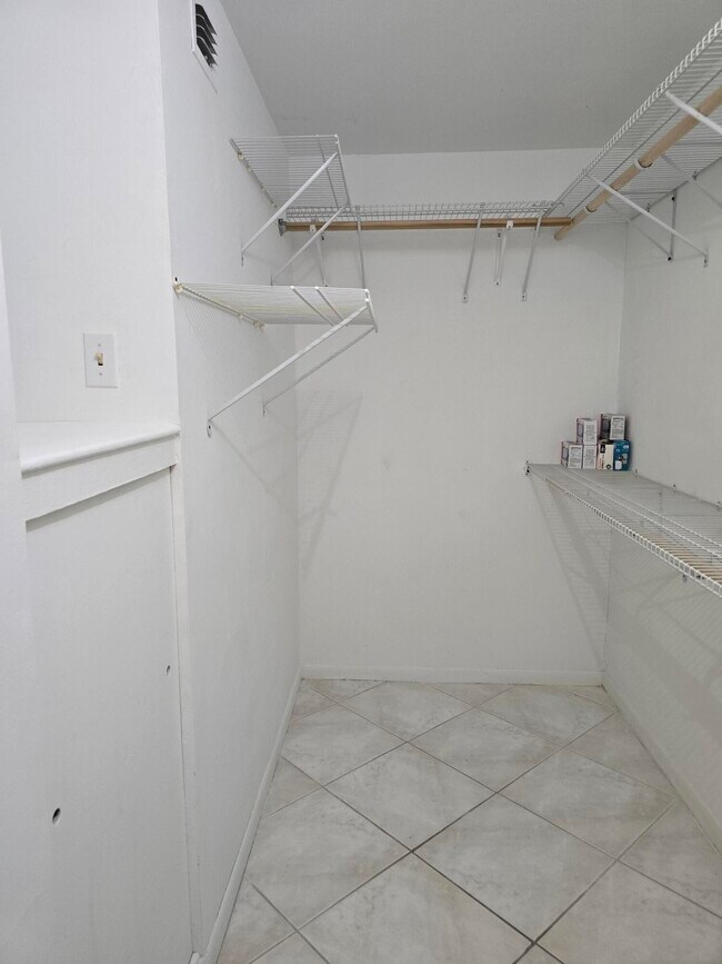 Building Photo - 3403 Bimini Ln