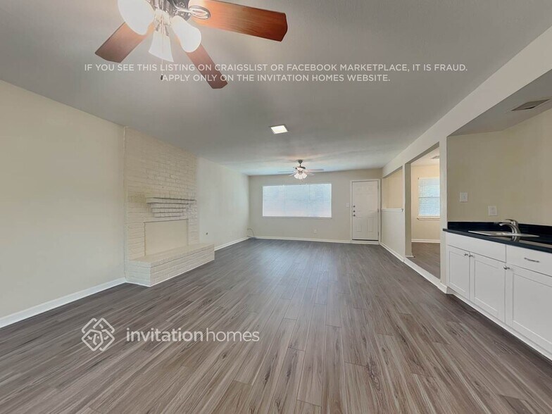 Building Photo - 11639 Idlebrook Dr