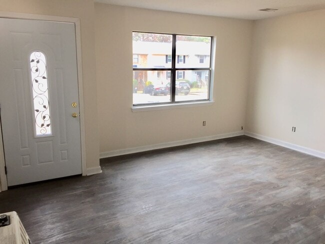 Building Photo - NOW AVAILABLE!! MOVE IN SPECIAL