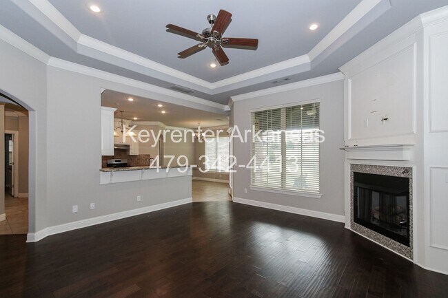 Building Photo - Gorgeous 3 bed/3 bath home in great Bentonville neighborhood