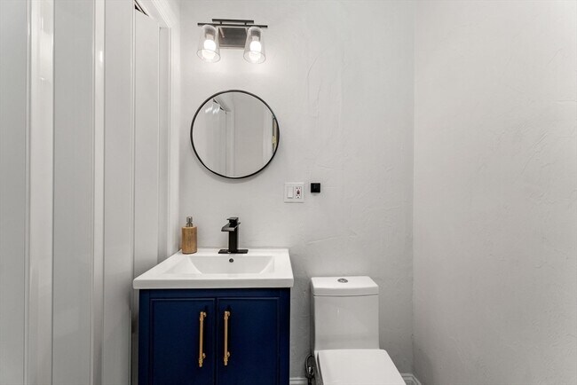 Building Photo - 890 Winthrop Ave