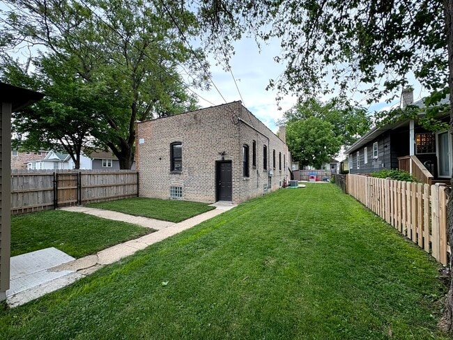 Primary Photo - 5257 W Eddy St