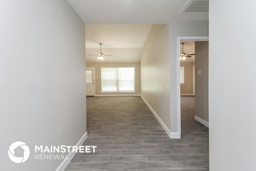 Building Photo - 4003 Bradley Ln