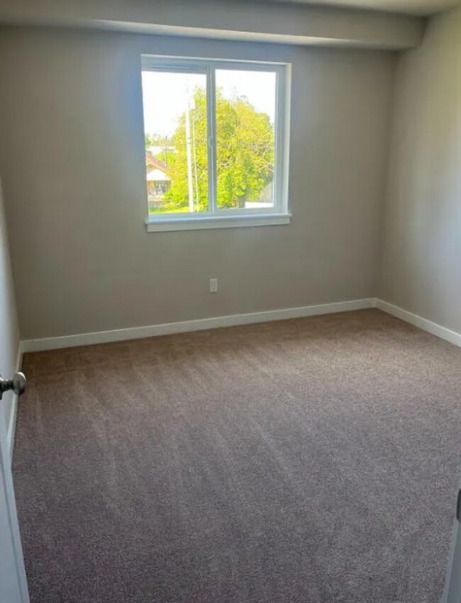 Building Photo - 2 Story Duplex | Sedro Woolley