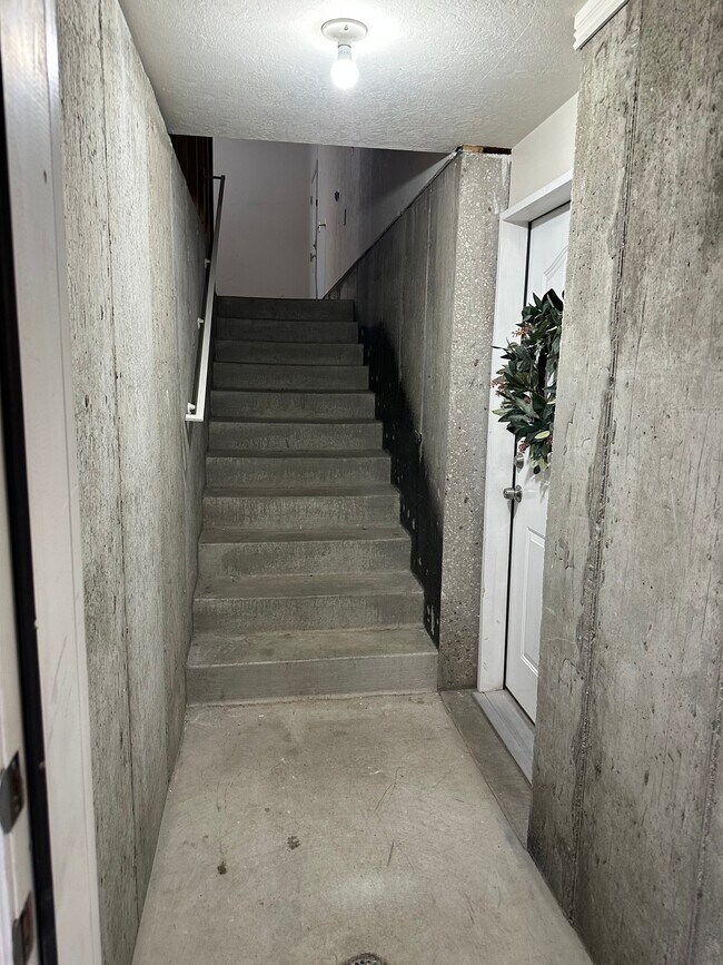 Building Photo - 911 Andes Dr