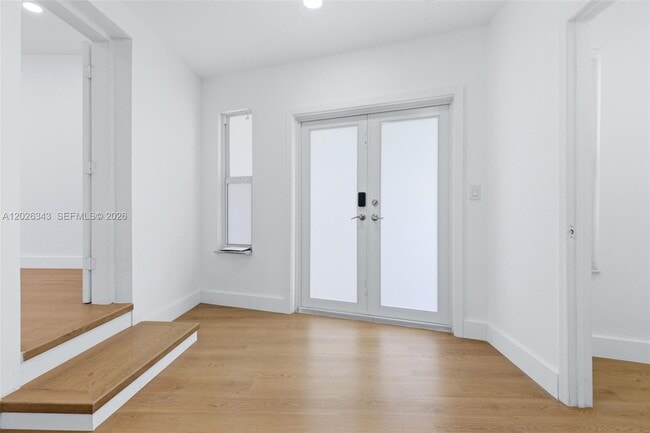 Building Photo - 1510 S Treasure Dr