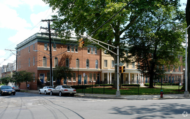 Building Photo - Clinton Court