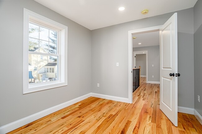 Building Photo - 27 Milton St