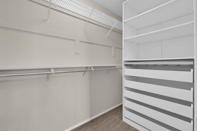 Building Photo - 946 S Hawk Ln