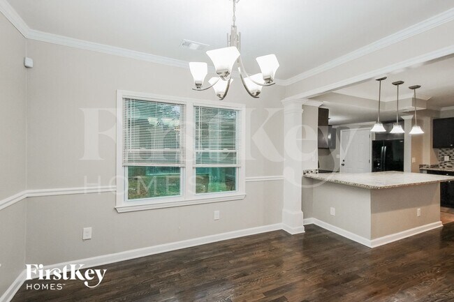 Building Photo - 1648 Columbia Dr