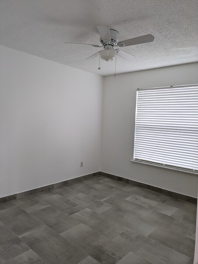 Building Photo - 1851 Wedgewood Way