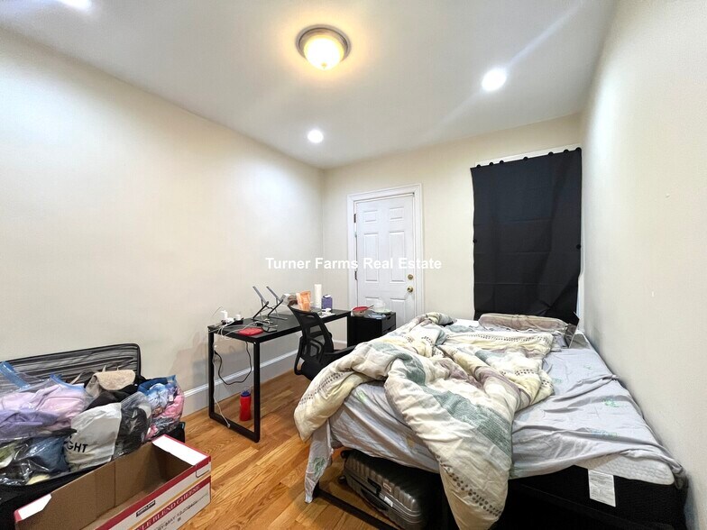 Building Photo - 179 Northampton St