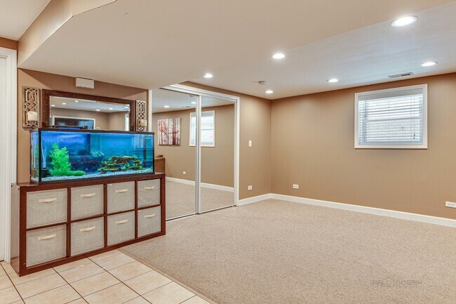 Building Photo - 1315 N Northwest Hwy