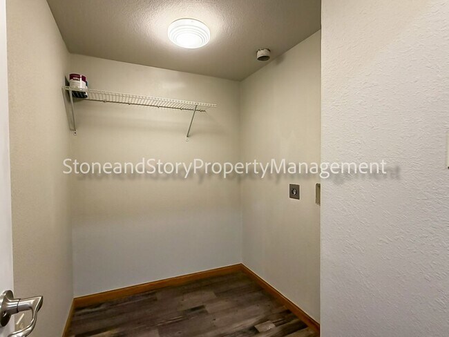 Building Photo - 2 bedroom 1.5 bath duplex with sunroom, 2 car garage and fenced yard