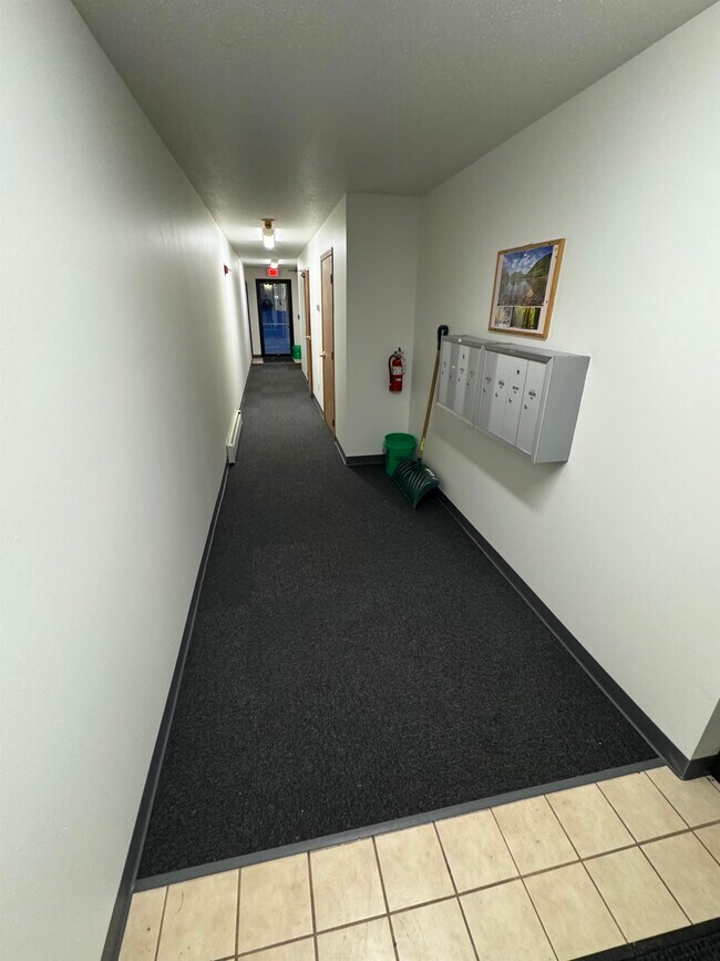 Building Photo - 417 Lotus St