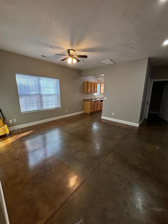 Building Photo - 1316 E Blaine St