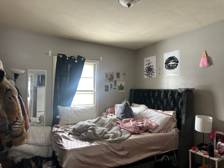 Building Photo - 1421 12th St N