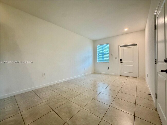 Building Photo - 2685 SE 13th Ct