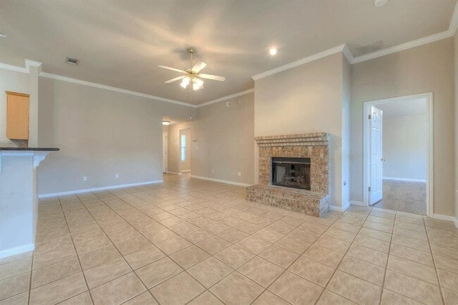 Building Photo - 9812 Pasatiempo Dr