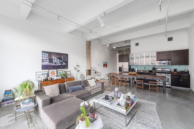 Building Photo - 700 N Washington Ave