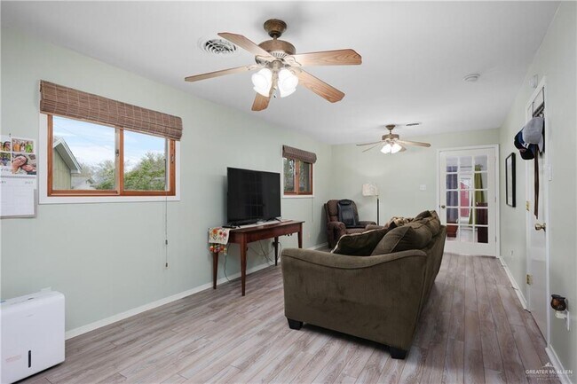 Building Photo - 22 W Esperanza Ave