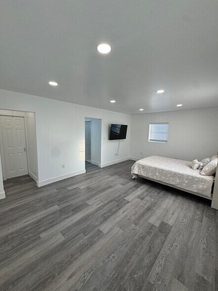 Building Photo - 1515 Camphor Dr