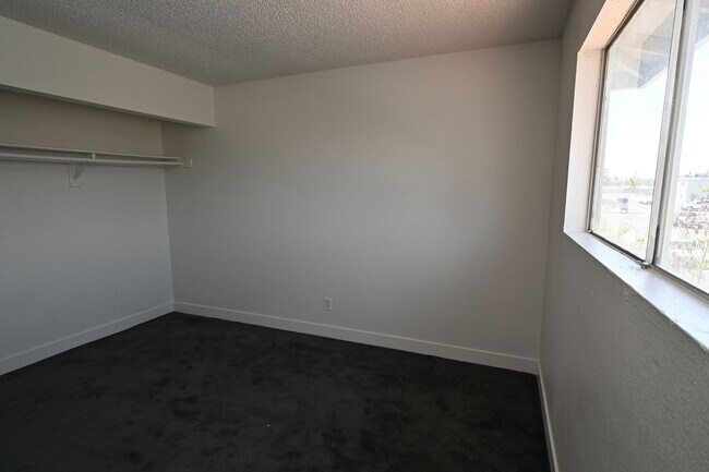 Building Photo - 1512 Cobb Ln
