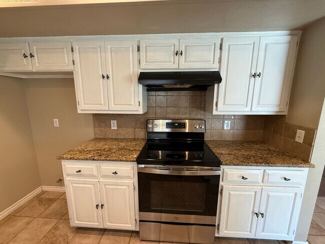 Building Photo - 3 Bedroom in Jenks School district!!