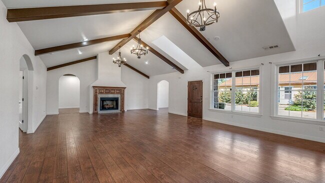 Building Photo - 1414 W Cypress St