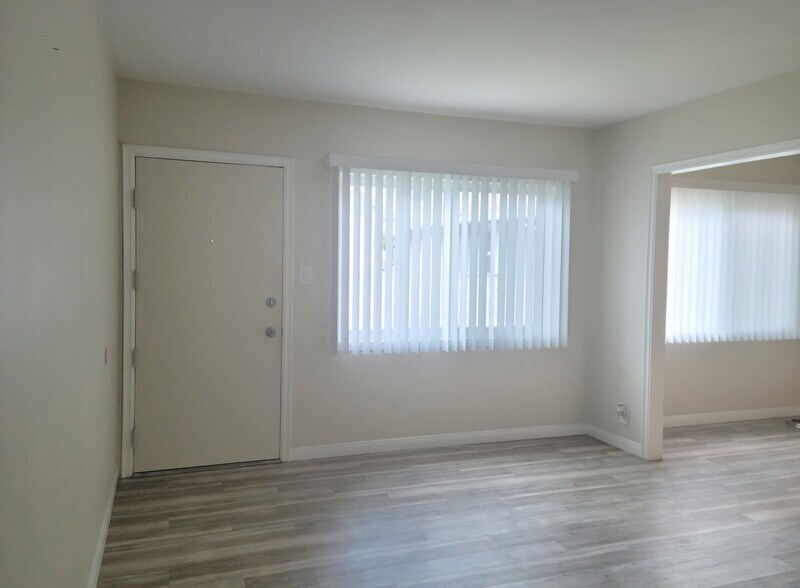 Building Photo - 619 S Grevillea Ave