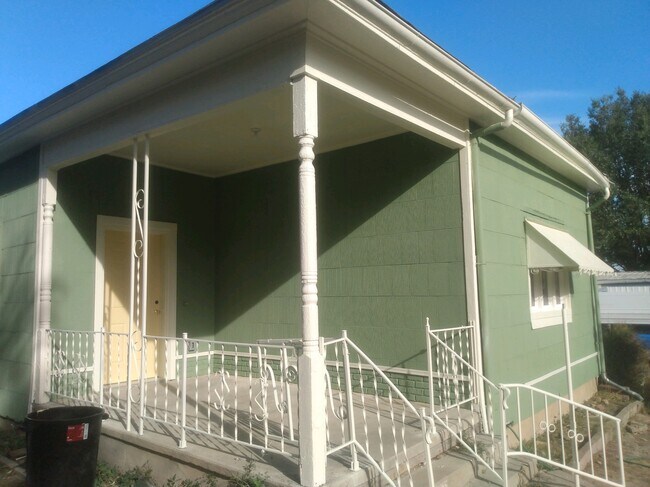 Building Photo - 320 S 13th Ave